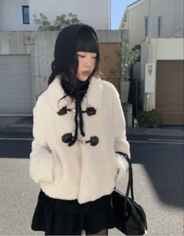 anyonemore 보아 퀼팅 버클 숏코트