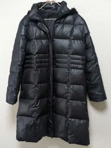 후드 부착 블랙 다운 자켓