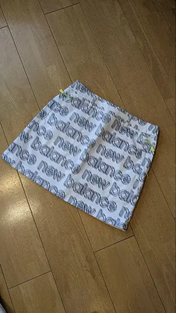 뉴발란스 스커트