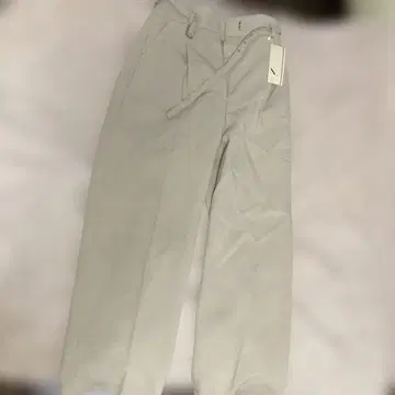 라이트 그레이 슬랙스 벨트 포함 N.