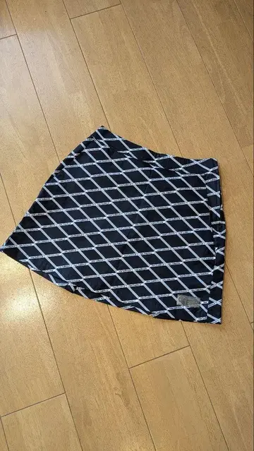 뉴발란스 스커트