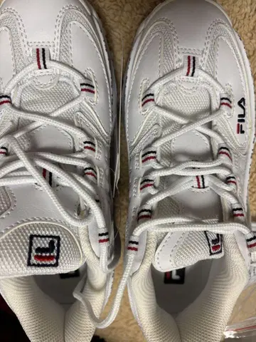 택 포함 새상품 FILA 화이트 두꺼운 스니커즈 24.0cm