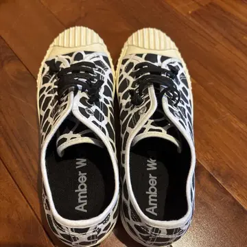 Amber Wall 기린 패턴 스니커즈 25.5cm