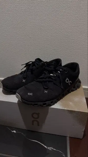 On 로우컷 스니커즈 26cm 블랙