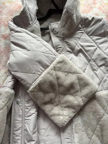 라이트 그레이 퀼팅 자켓 후드 부착