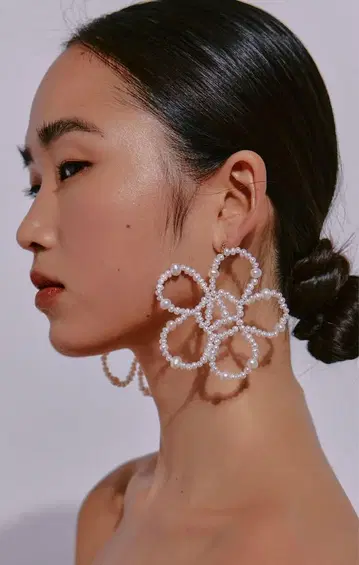 malco. Pearl flower pierce