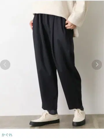 카구레 울 테이퍼드 이지 팬츠 크롭 블랙