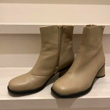 Camper 베이지 가죽 지퍼 부츠