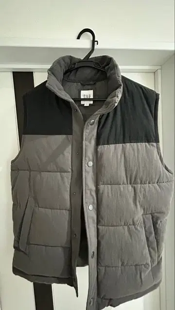 GAP 그레이 블랙 다운 베스트 M