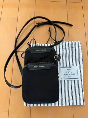 ANYA HINDMARCH 스마트폰 숄더백 블랙