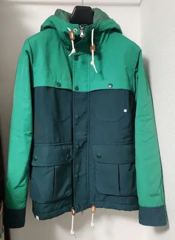 DELUXE 후드 부착 퀼팅 마운틴 후드티