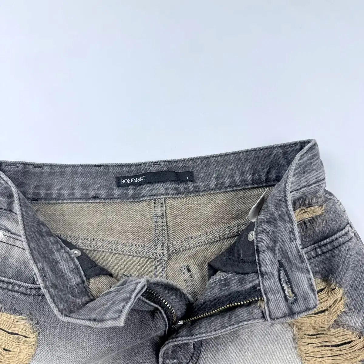 BOHEMIAN SEOUL | 보헤미안서울 Bohemian Seoul Damage Washing Shorts