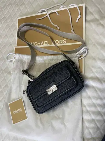 MICHAEL KORS 네이비 숄더백