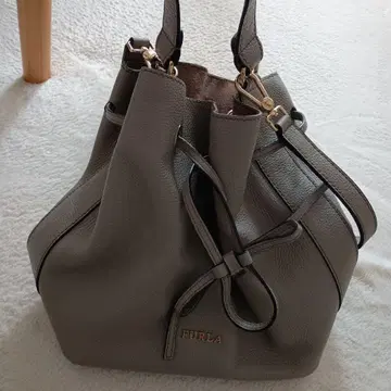 FURLA 그레이 버킷 백