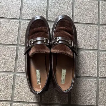 브라운 가죽 퍼 로퍼