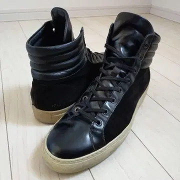 커먼 프로젝트 레더/스웨이드 절개 하이컷 스니커즈