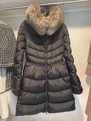 MONCLER 블랙 다운 자켓 퍼 포함