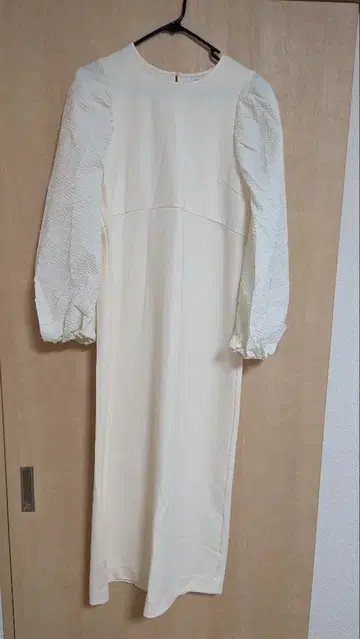 아이보리 긴팔 원피스