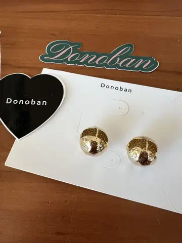 Donoban 골드 볼 귀걸이