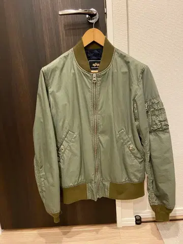 ALPHA INDUSTRIES MA-1 올리브 그린