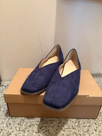 로페피크닉 네이비 스웨이드 바부쉬 펌프스 23.0 cm