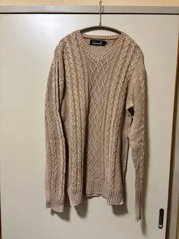 Covari A 베이지 케이블 니트 V넥 스웨터