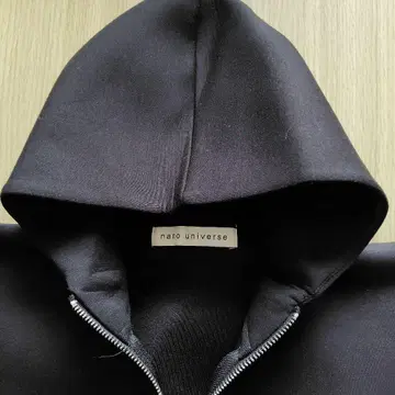 블랙 후드 부착 종이상자 후드티