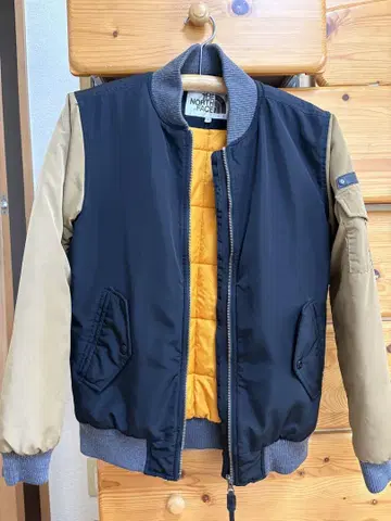 THE NORTH FACE MA-1 플라이트 자켓 봄버 자켓
