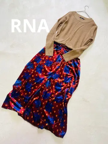 RNA 원피스 니트 꽃무늬 벨로아 스커트 도킹 원피스