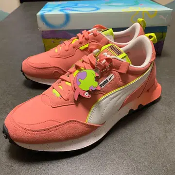 PUMA 스펀지밥 콜라보 스니커즈 핑크 27.5cm