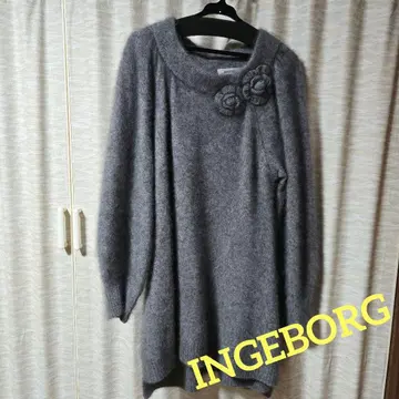 [ INGEBORG ] 페렛 울 그레이 튜닉 플라워 모티브 부착
