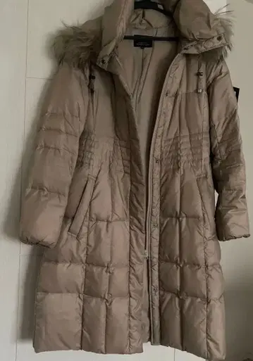 베이지 후드 부착 롱 다운 자켓