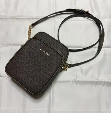 마이클코어스 JET SET TRAVEL NS 체인 크로스바디