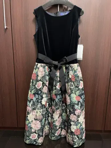 [ 미사용 새상품 ] 엠즈 그레이시 원피스