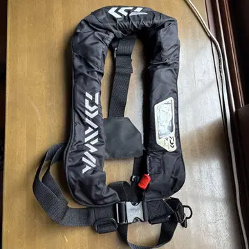 Daiwa 자동 팽창식 구명 조끼 블랙