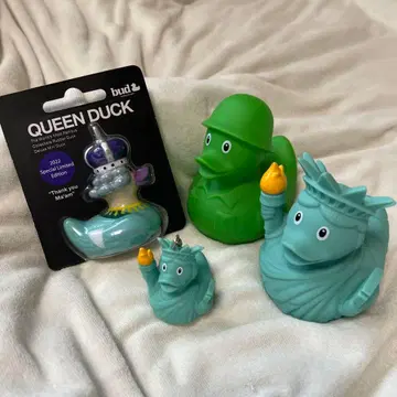 러버덕 자유의 여신 QUEEN DUCK 2022년 모델 피규어