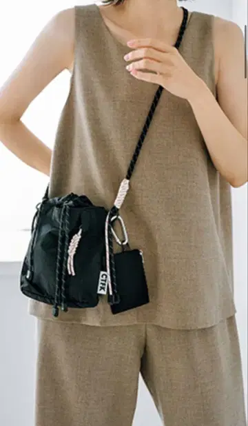 CTFK 컨트롤 프리크 블랙 숄더백
