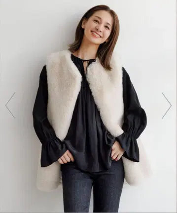 UNFILO 아이보리 퍼 베스트