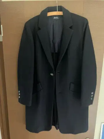 A.P.C. 네이비 체스터 코트