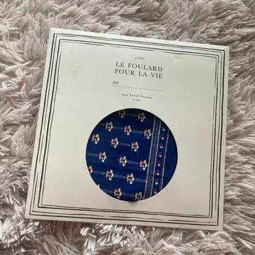 Sezane LE FOULARD POUR LA VIE 꽃무늬 스카프