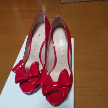 DIANA 빨간색 오픈토 펌프스 23cm