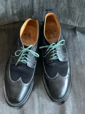 최종 가격 인하 스페인산 블랙 윙 팁 비즈니스 슈즈