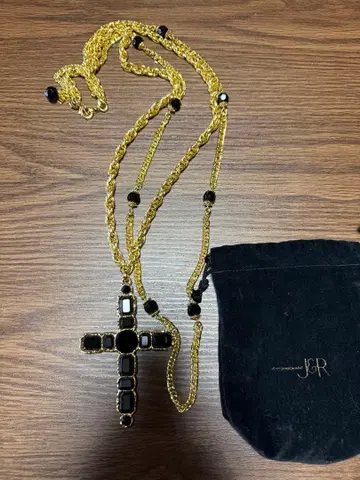 J&R 골드 블랙 크로스 목걸이