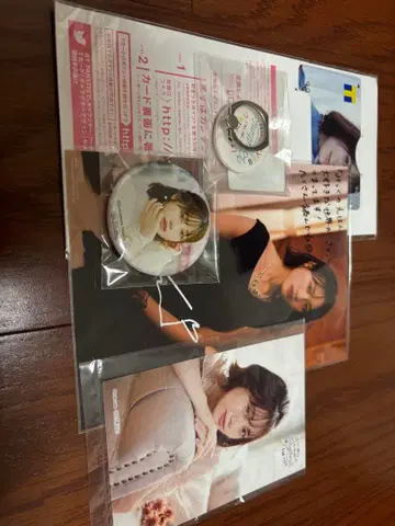 이토 미쿠 T 카드와 캔뱃지 등