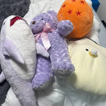 봉제 인형 네 개