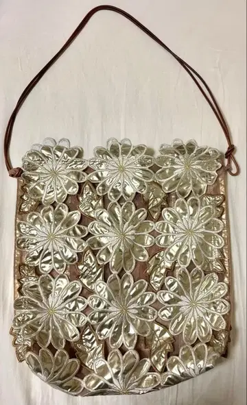 HEY! Mrs ROSE 플라워 자수 꽃 토트백 Casselin