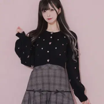 pium 바이컬러 하트 자수 가디건 핑크 피