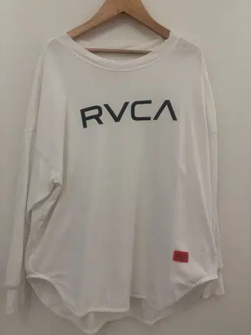 RVCA 화이트 로고 티셔츠