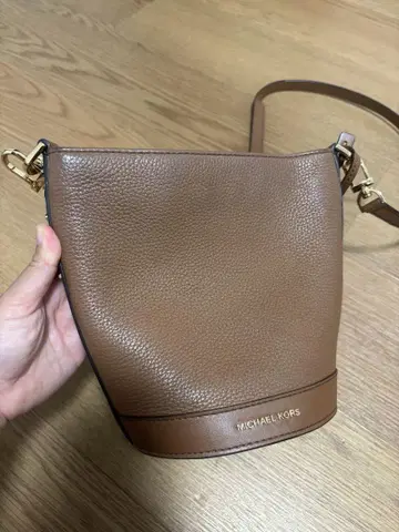 MICHAEL KORS 브라운 숄더백