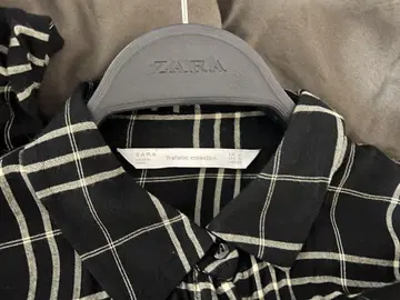 ZARA 블랙 화이트 체크 무늬 긴팔 셔츠